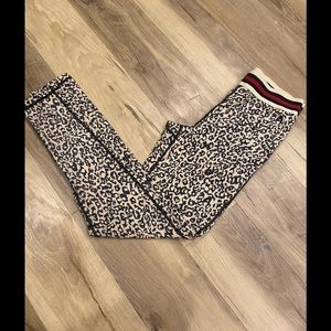 Mono b great print cream/soft black legging, size Med, great condition